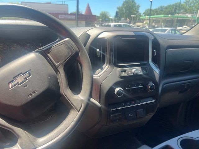 Chevrolet Silverado 1500 Vehicle Full-screen Gallery Image 9