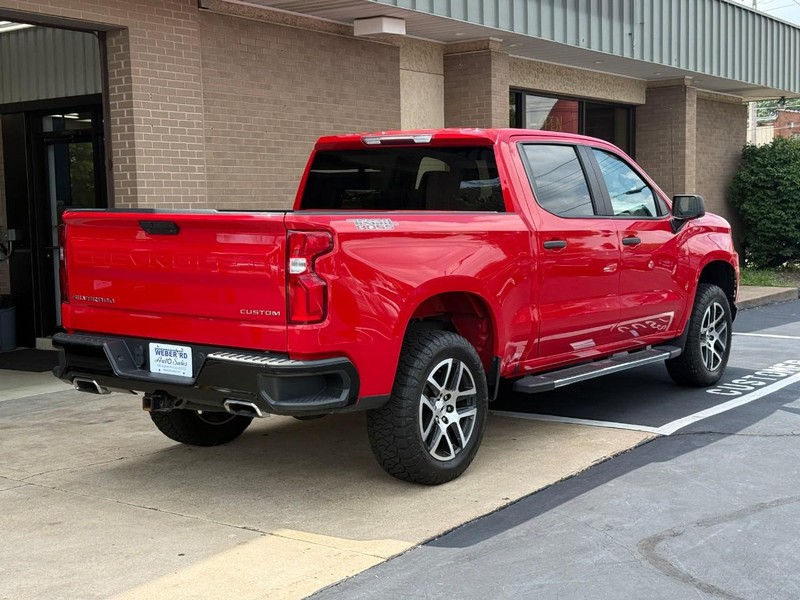 Chevrolet Silverado 1500 Vehicle Full-screen Gallery Image 3