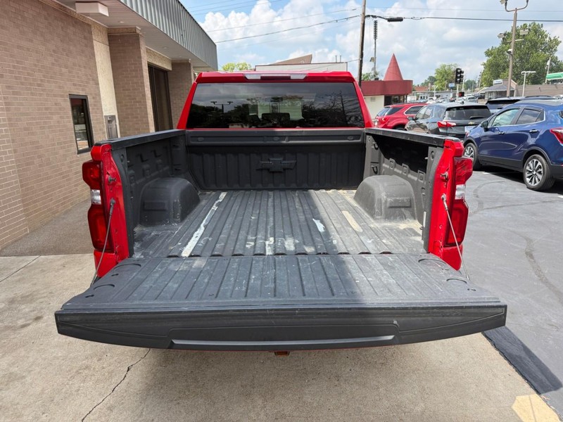Chevrolet Silverado 1500 Vehicle Full-screen Gallery Image 6