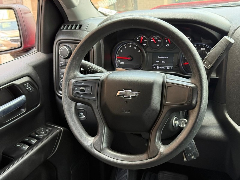 Chevrolet Silverado 1500 Vehicle Full-screen Gallery Image 12