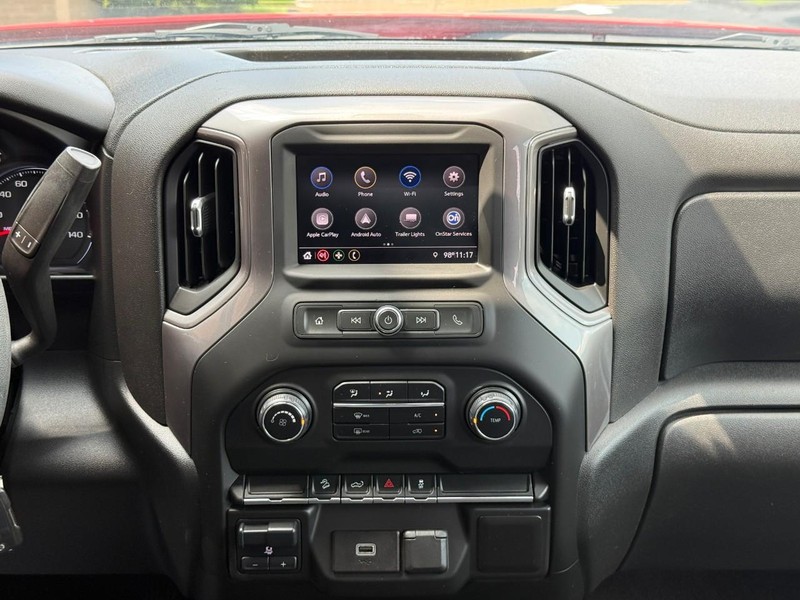 Chevrolet Silverado 1500 Vehicle Full-screen Gallery Image 13