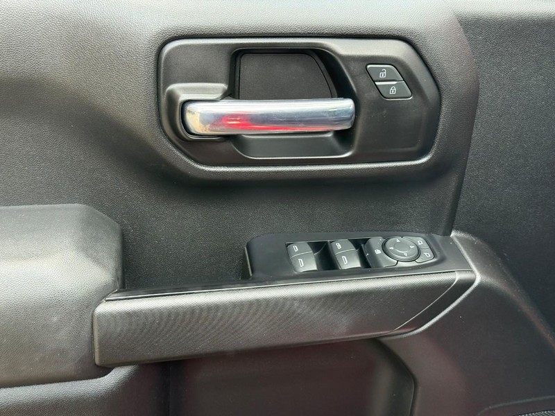 Chevrolet Silverado 1500 Vehicle Full-screen Gallery Image 15