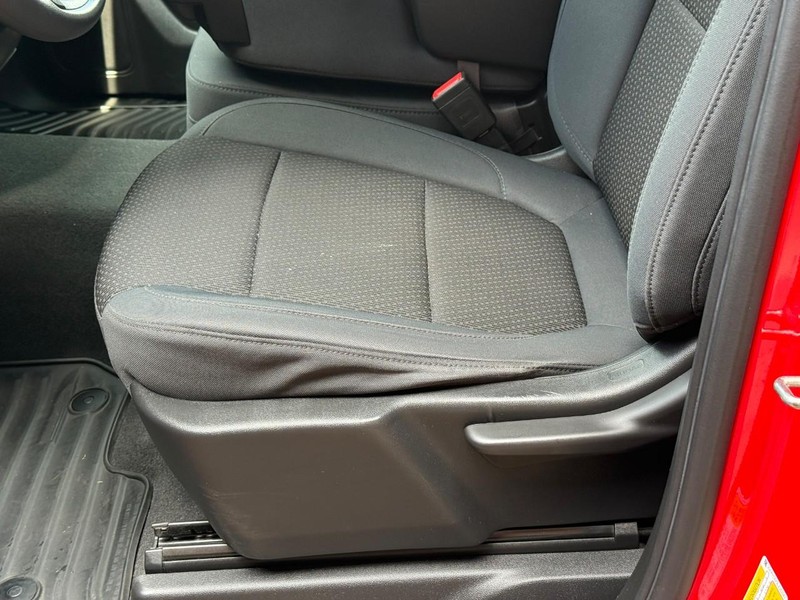 Chevrolet Silverado 1500 Vehicle Full-screen Gallery Image 16