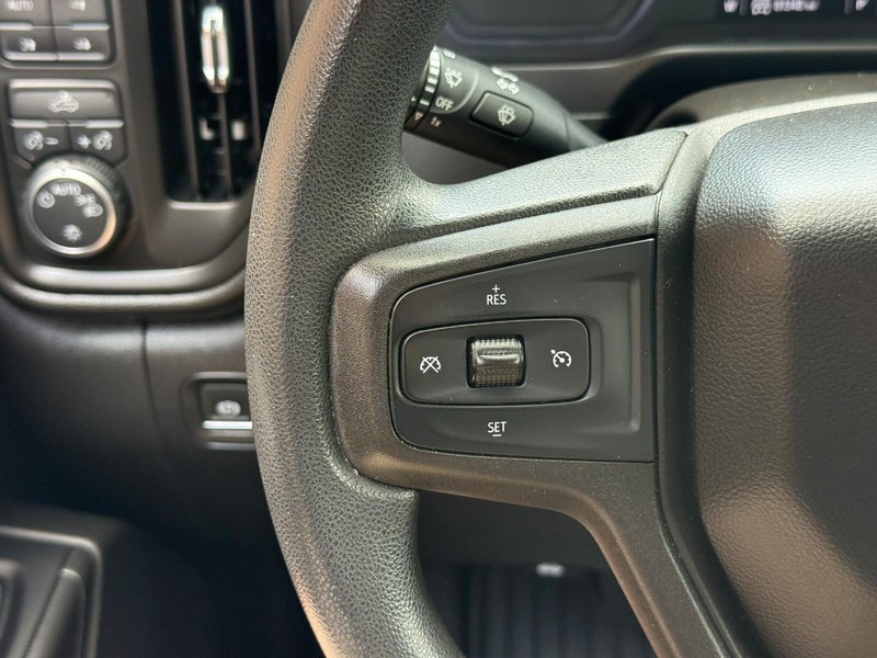 Chevrolet Silverado 1500 Vehicle Full-screen Gallery Image 17