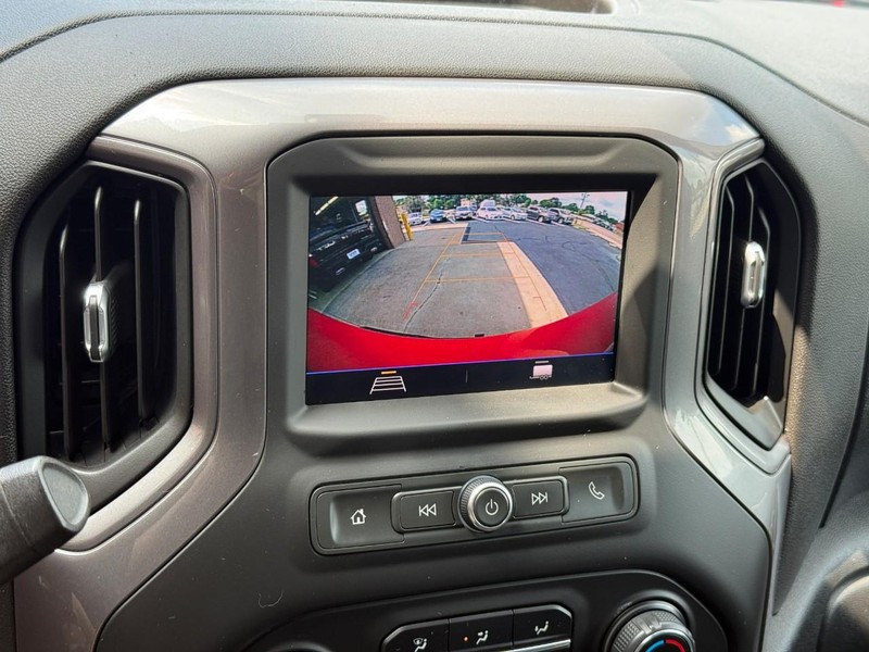 Chevrolet Silverado 1500 Vehicle Full-screen Gallery Image 19