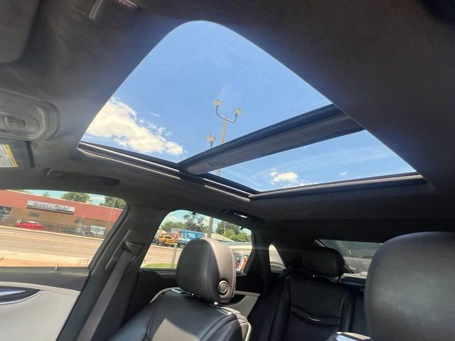 Cadillac XTS Vehicle Full-screen Gallery Image 8