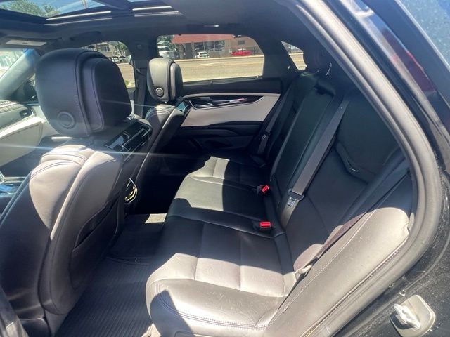 Cadillac XTS Vehicle Full-screen Gallery Image 9