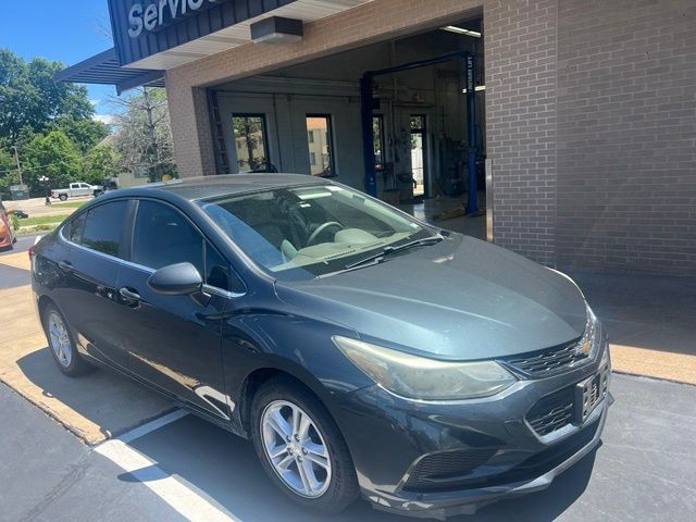 Chevrolet Cruze Vehicle Full-screen Gallery Image 2
