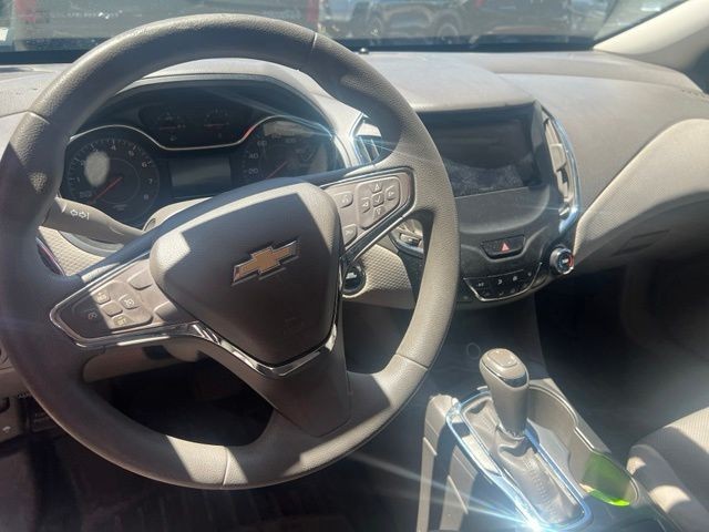 Chevrolet Cruze Vehicle Full-screen Gallery Image 6
