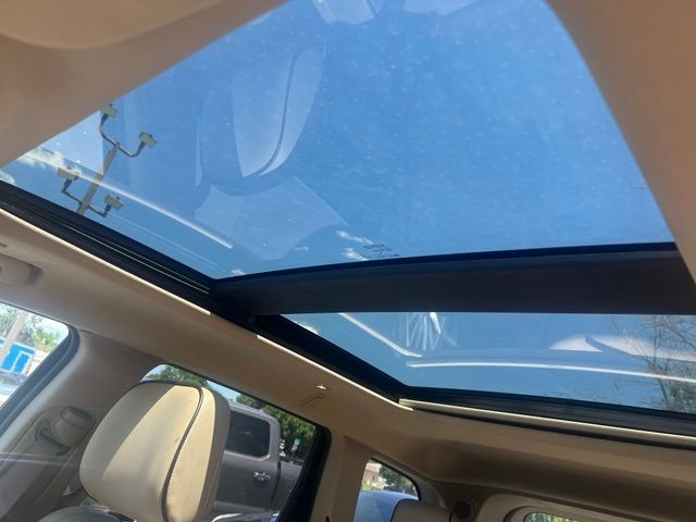 Jeep Grand Cherokee Vehicle Full-screen Gallery Image 7