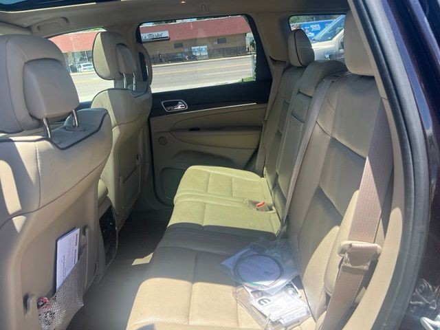 Jeep Grand Cherokee Vehicle Full-screen Gallery Image 8