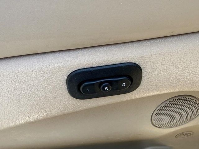 Jeep Grand Cherokee Vehicle Full-screen Gallery Image 17