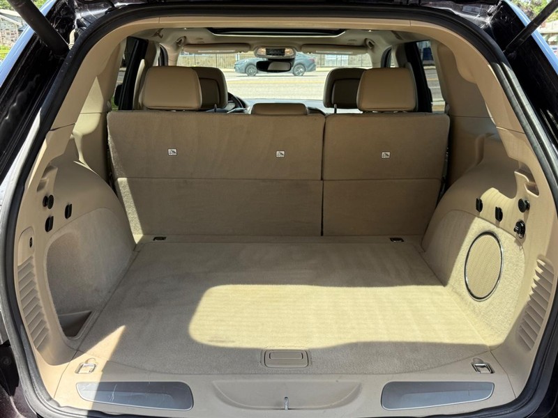 Jeep Grand Cherokee Vehicle Full-screen Gallery Image 4