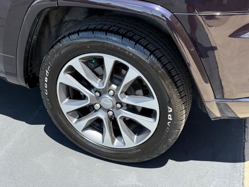 Jeep Grand Cherokee Vehicle Full-screen Gallery Image 7