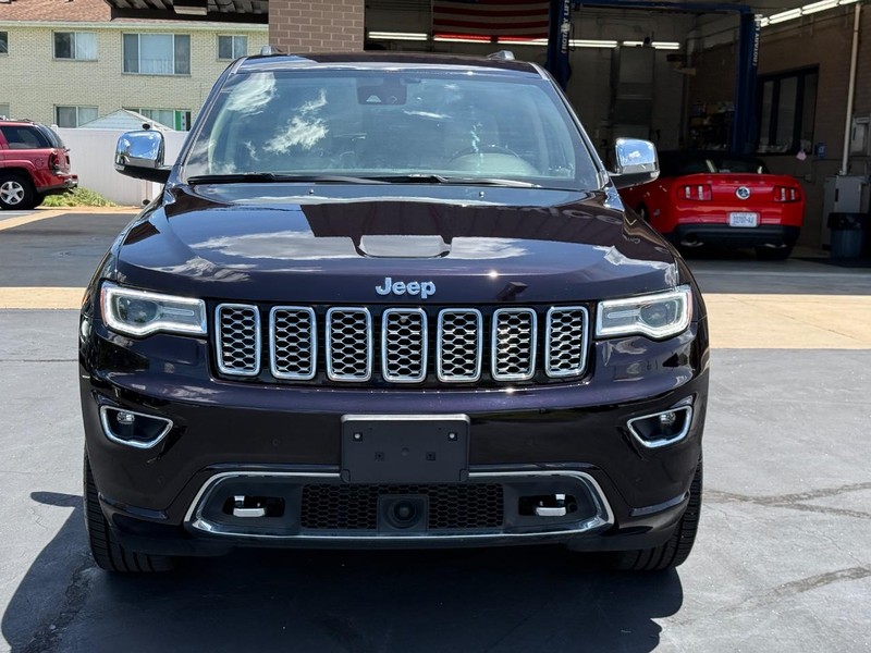 Jeep Grand Cherokee Vehicle Full-screen Gallery Image 9