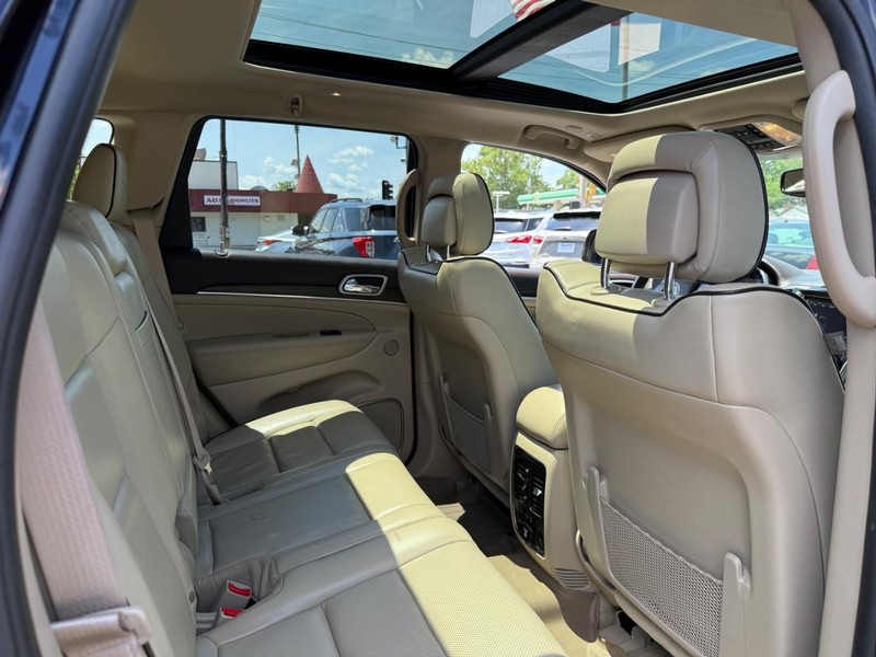 Jeep Grand Cherokee Vehicle Full-screen Gallery Image 10