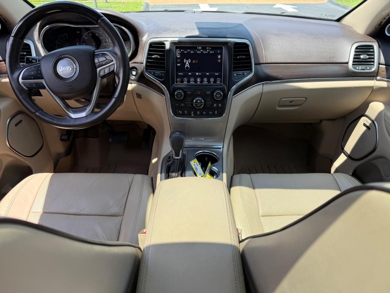 Jeep Grand Cherokee Vehicle Full-screen Gallery Image 12