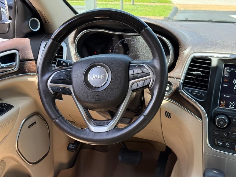 Jeep Grand Cherokee Vehicle Full-screen Gallery Image 13
