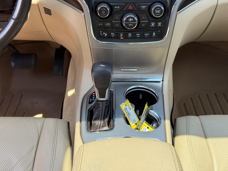 Jeep Grand Cherokee Vehicle Full-screen Gallery Image 15