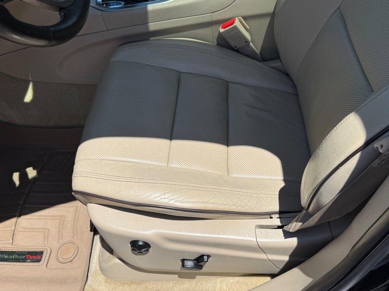 Jeep Grand Cherokee Vehicle Full-screen Gallery Image 18
