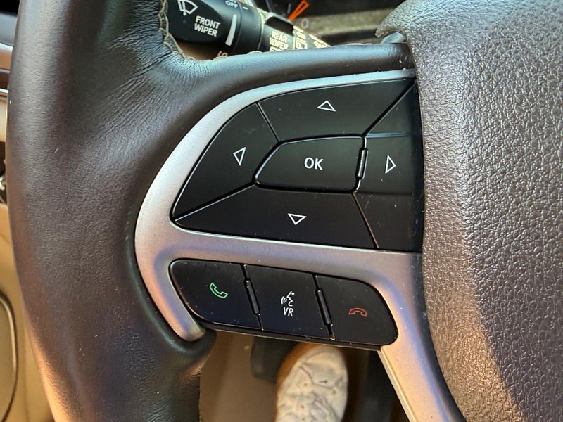 Jeep Grand Cherokee Vehicle Full-screen Gallery Image 19