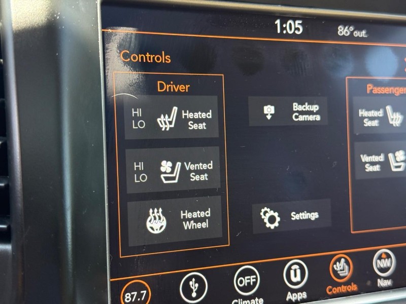 Jeep Grand Cherokee Vehicle Full-screen Gallery Image 24