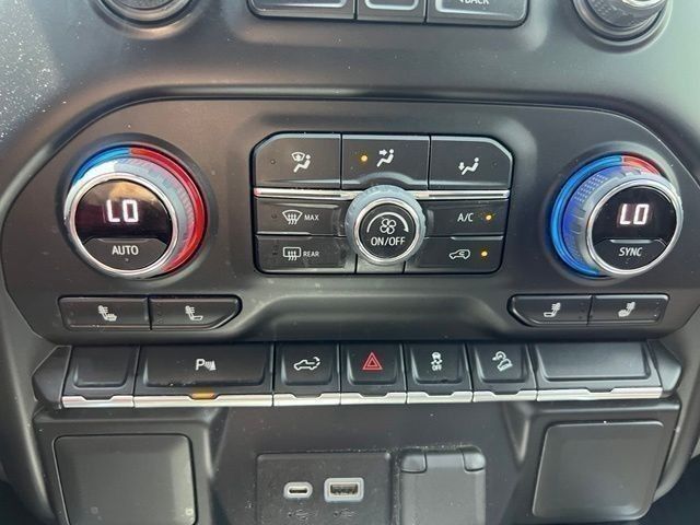 Chevrolet Silverado 1500 LTD Vehicle Full-screen Gallery Image 14