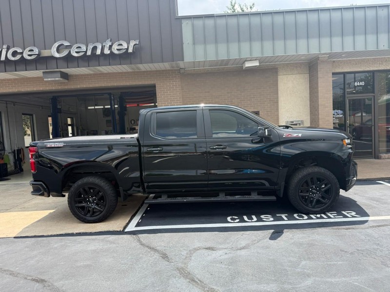 Chevrolet Silverado 1500 LTD Vehicle Full-screen Gallery Image 2