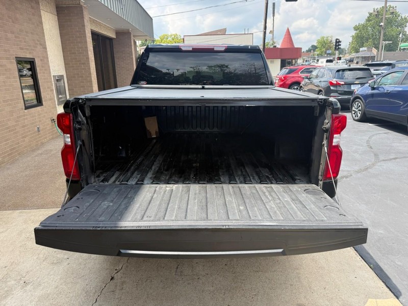Chevrolet Silverado 1500 LTD Vehicle Full-screen Gallery Image 6