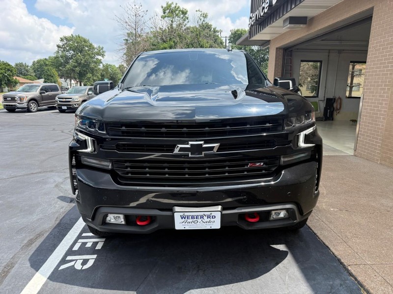Chevrolet Silverado 1500 LTD Vehicle Full-screen Gallery Image 9