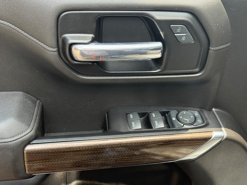 Chevrolet Silverado 1500 LTD Vehicle Full-screen Gallery Image 15