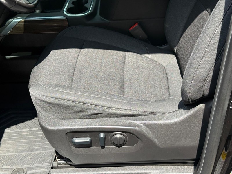 Chevrolet Silverado 1500 LTD Vehicle Full-screen Gallery Image 16