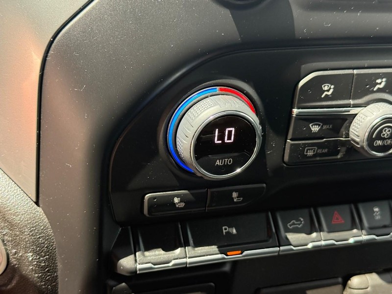 Chevrolet Silverado 1500 LTD Vehicle Full-screen Gallery Image 21