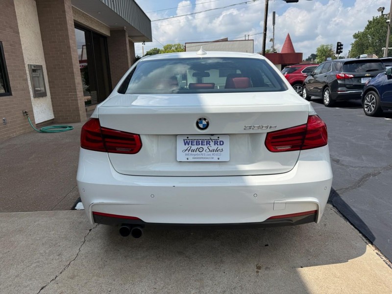 BMW 3 Series Vehicle Full-screen Gallery Image 8