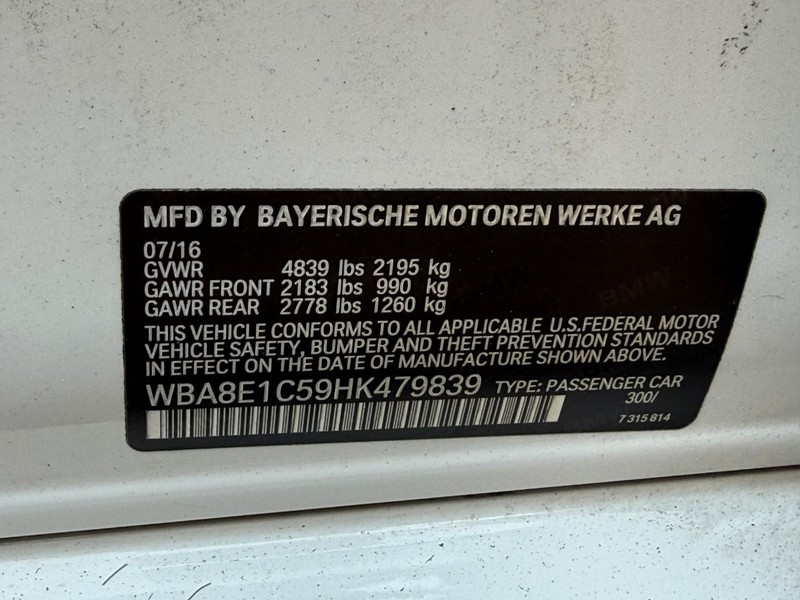 BMW 3 Series Vehicle Full-screen Gallery Image 25