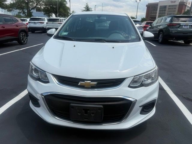 Chevrolet Sonic Vehicle Full-screen Gallery Image 2