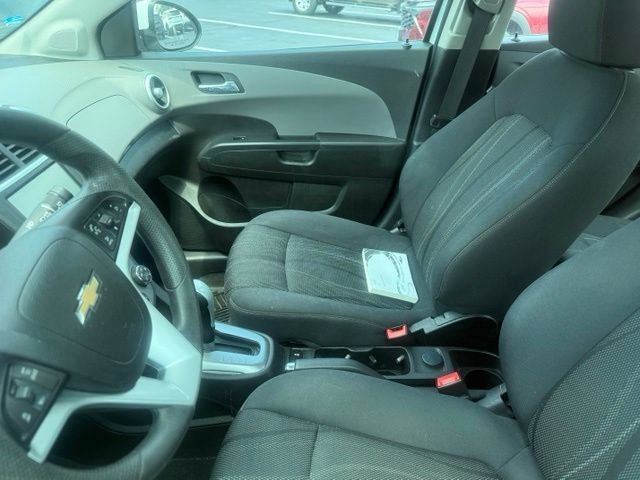 Chevrolet Sonic Vehicle Full-screen Gallery Image 4