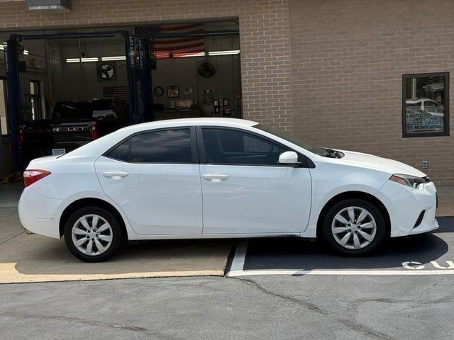 Toyota Corolla Vehicle Full-screen Gallery Image 2
