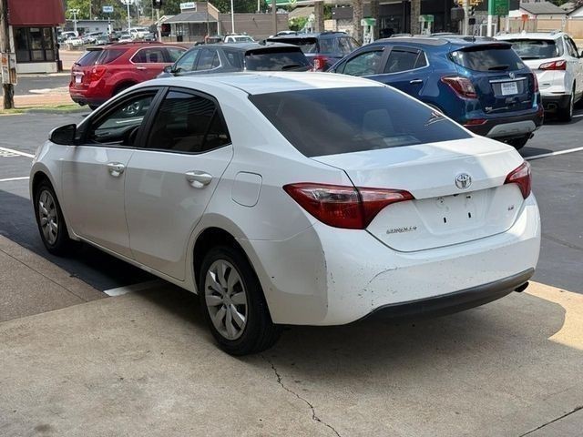 Toyota Corolla Vehicle Full-screen Gallery Image 4