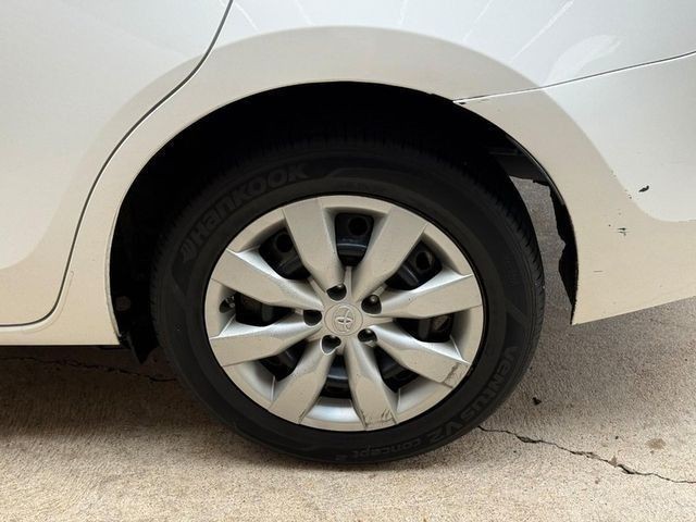Toyota Corolla Vehicle Full-screen Gallery Image 5