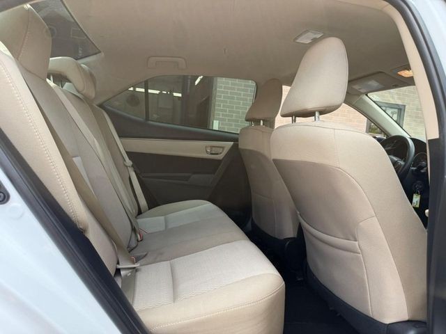 Toyota Corolla Vehicle Full-screen Gallery Image 9
