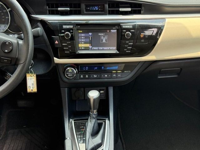 Toyota Corolla Vehicle Full-screen Gallery Image 13