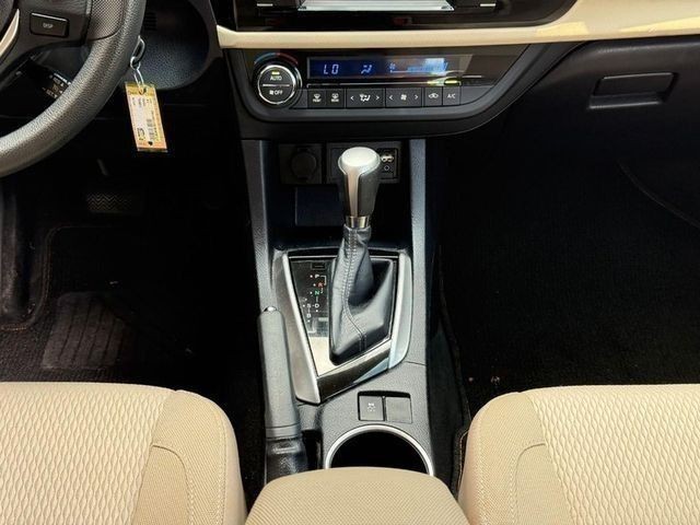 Toyota Corolla Vehicle Full-screen Gallery Image 14