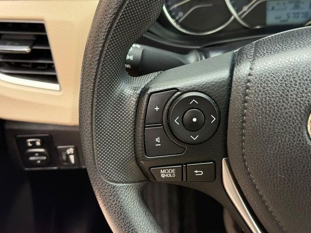 Toyota Corolla Vehicle Full-screen Gallery Image 17