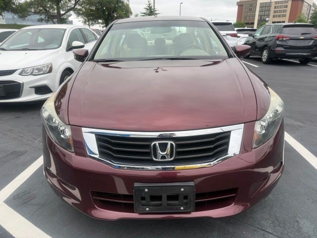 Honda Accord Sedan Vehicle Full-screen Gallery Image 3