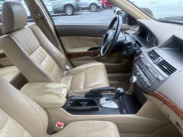 Honda Accord Sedan Vehicle Full-screen Gallery Image 6