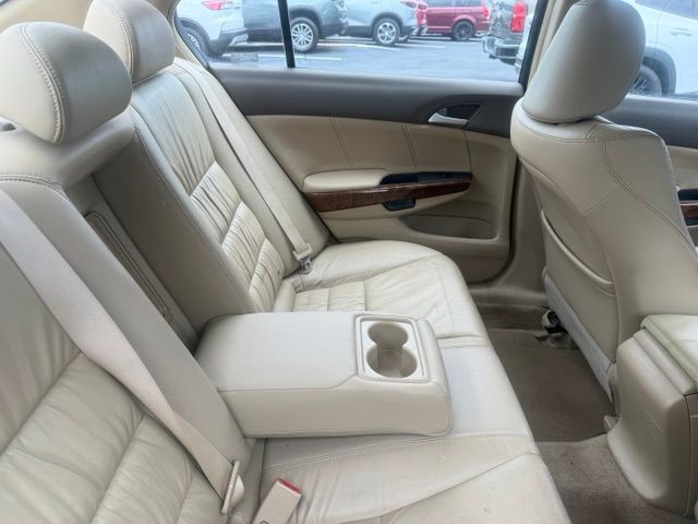 Honda Accord Sedan Vehicle Full-screen Gallery Image 7