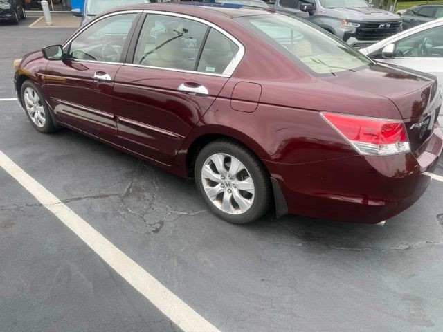 Honda Accord Sedan Vehicle Full-screen Gallery Image 11