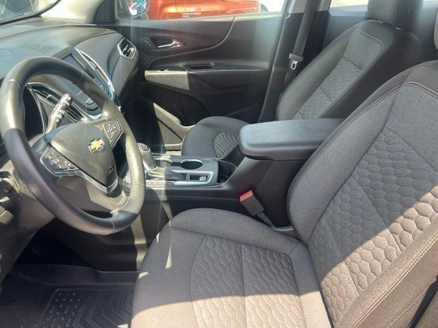 Chevrolet Equinox Vehicle Full-screen Gallery Image 6