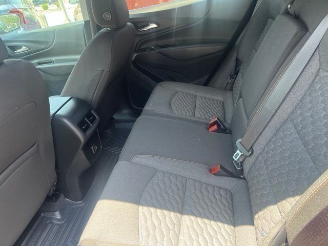 Chevrolet Equinox Vehicle Full-screen Gallery Image 10